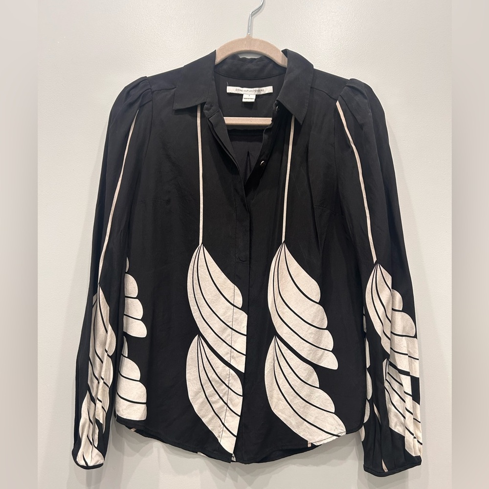 Diane Von Furstenberg 100% silk black and white button down blouse